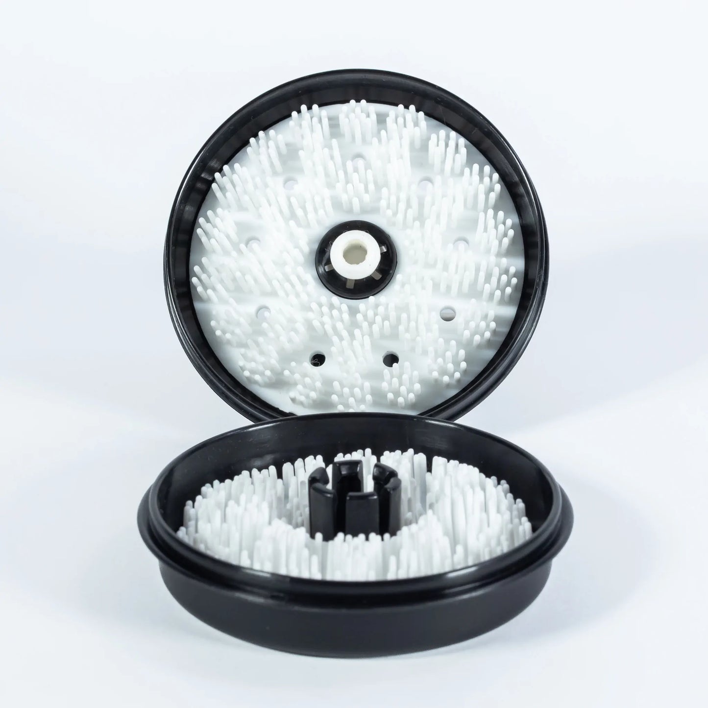 BrishyCase – Mechanical Invisalign Cleaner & Retainer Cleaning Case