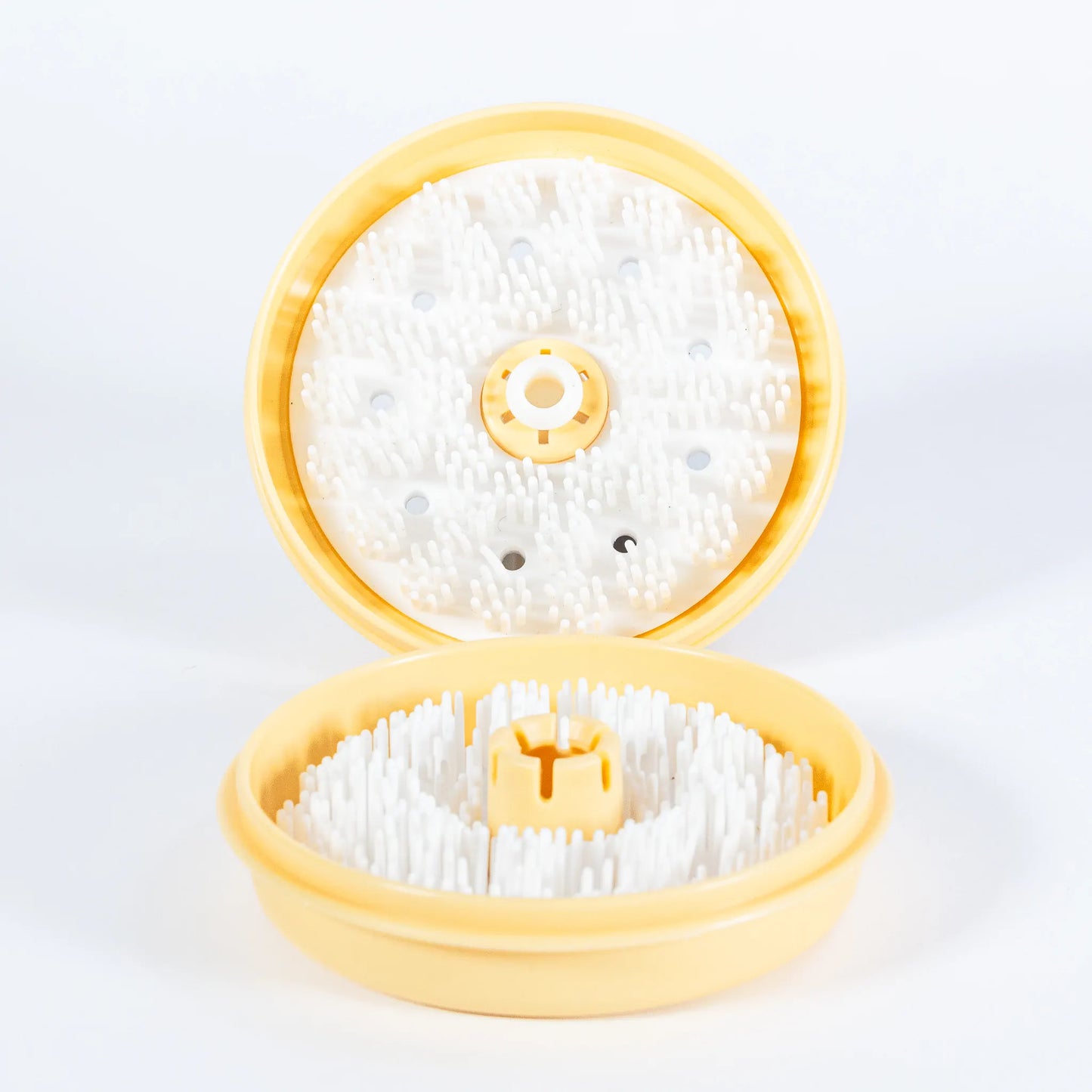 BrishyCase – Mechanical Invisalign Cleaner & Retainer Cleaning Case