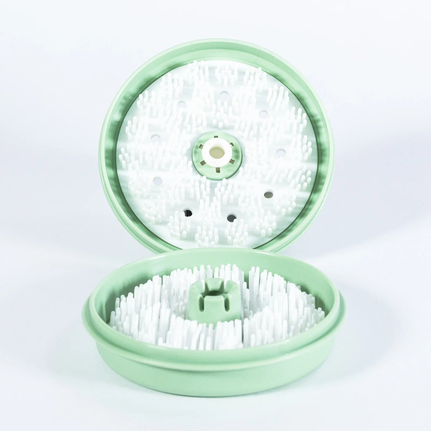 BrishyCase – Mechanical Invisalign Cleaner & Retainer Cleaning Case